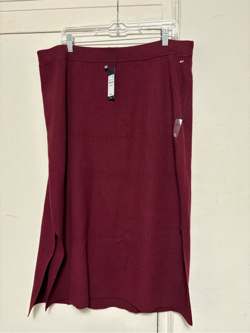 Tommy Hilfiger Women’s Ribbed Midi Skirt in Burgundy - Picture 6 of 14